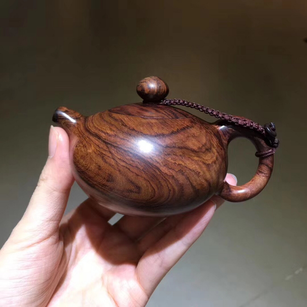 捡漏9215  山水纹 海黄茶壶 把玩件 案上摆件 长9.