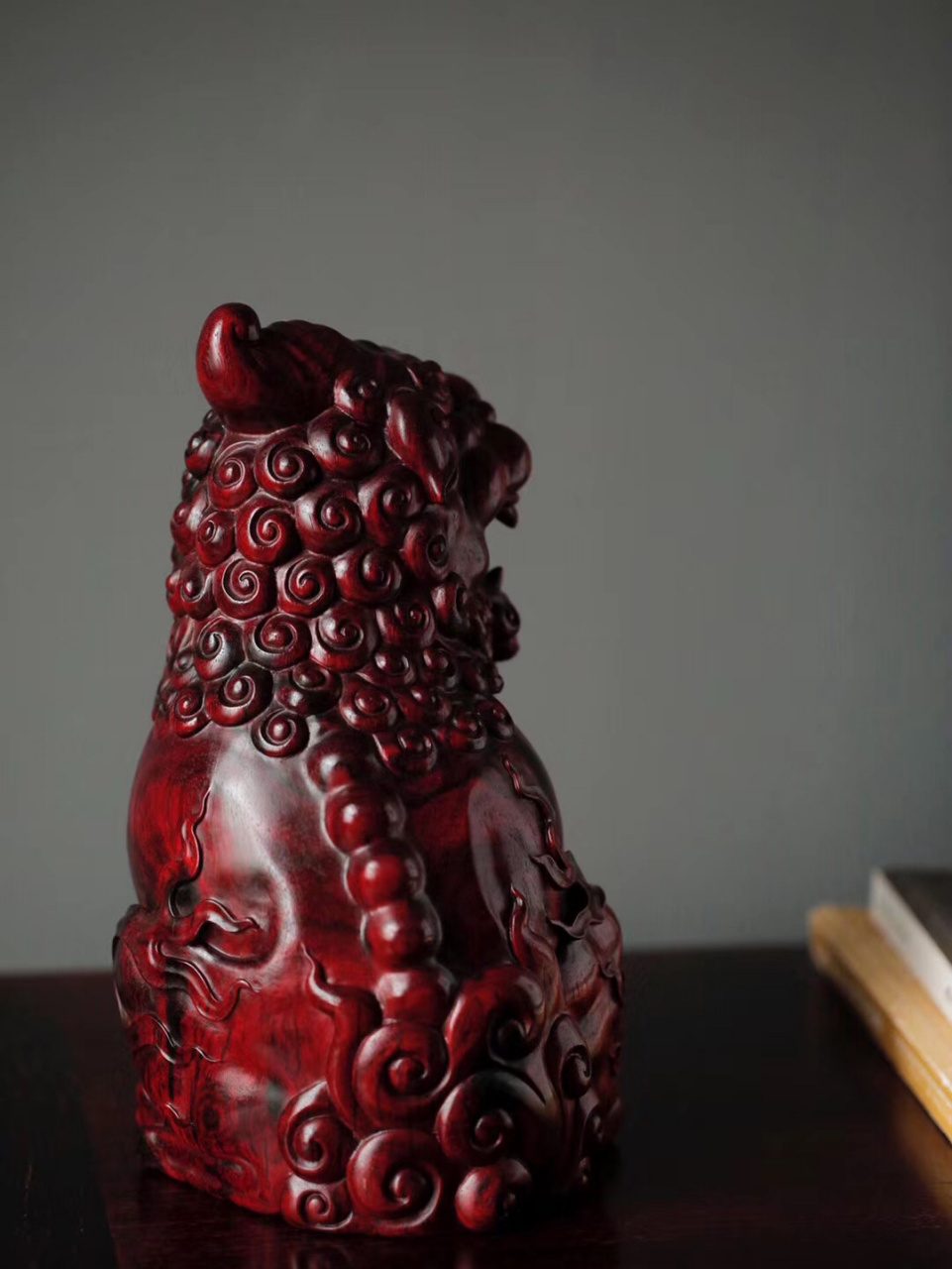 紫檀【狻猊】大摆件  造型威猛而诡谲,身带鳞甲火焰,雄武壮硕, 其形似
