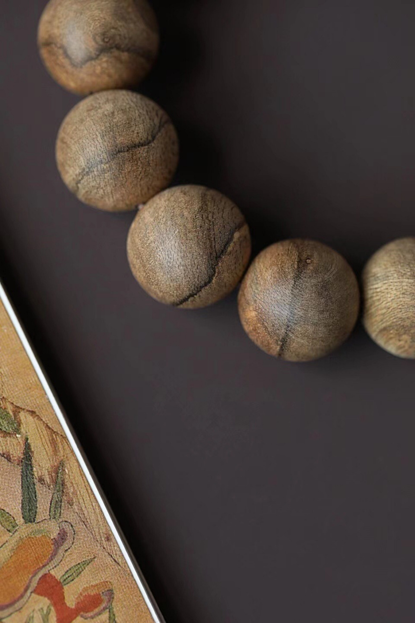 8手串(22~26g)库存7   西马沉香,香韵富有层次而带变化; 清晰黝黑的