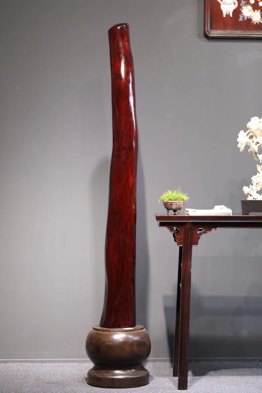 小叶紫檀金星风水柱 风水柱直上直下,两头实心,色泽油亮,触感光滑
