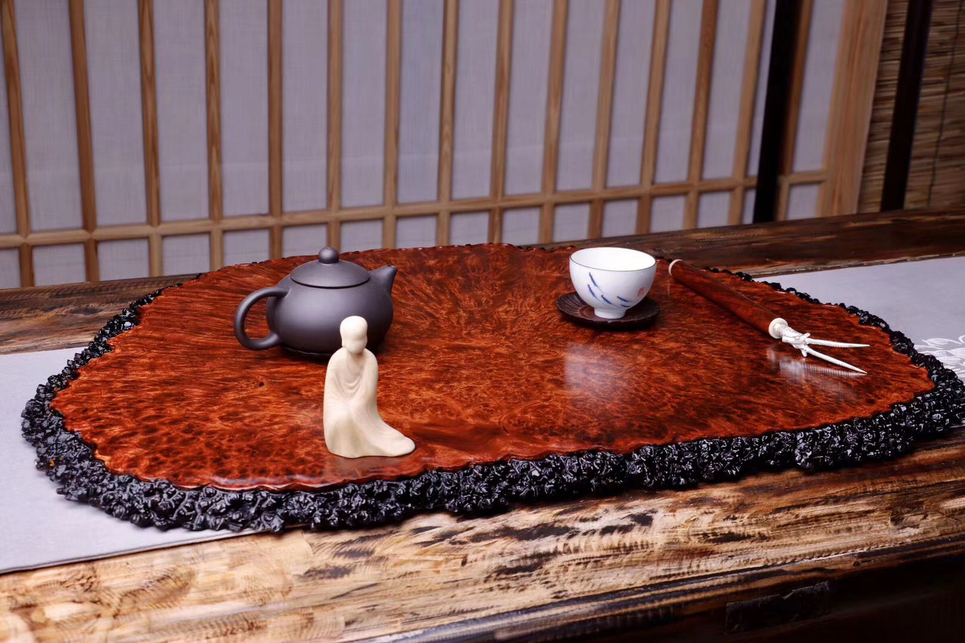 缅花 | 干泡茶盘  取瘿木较粗段成型,木质色泽鲜亮,纹理清晰,质地上乘