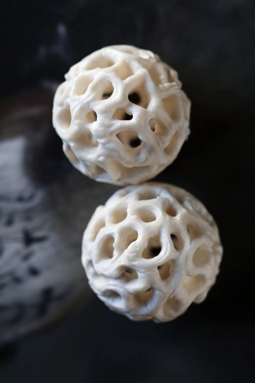 鹿角 玲珑球  天然保真鹿角,手工精雕; 整体镂空雕刻,工艺精湛; 光洁