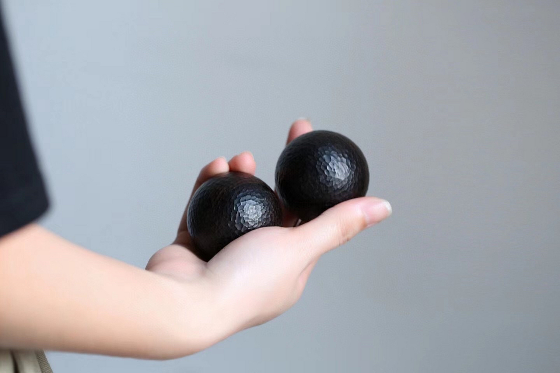 转一转,滚一滚,有病治病,无病健身.            紫光檀·快刀保健球