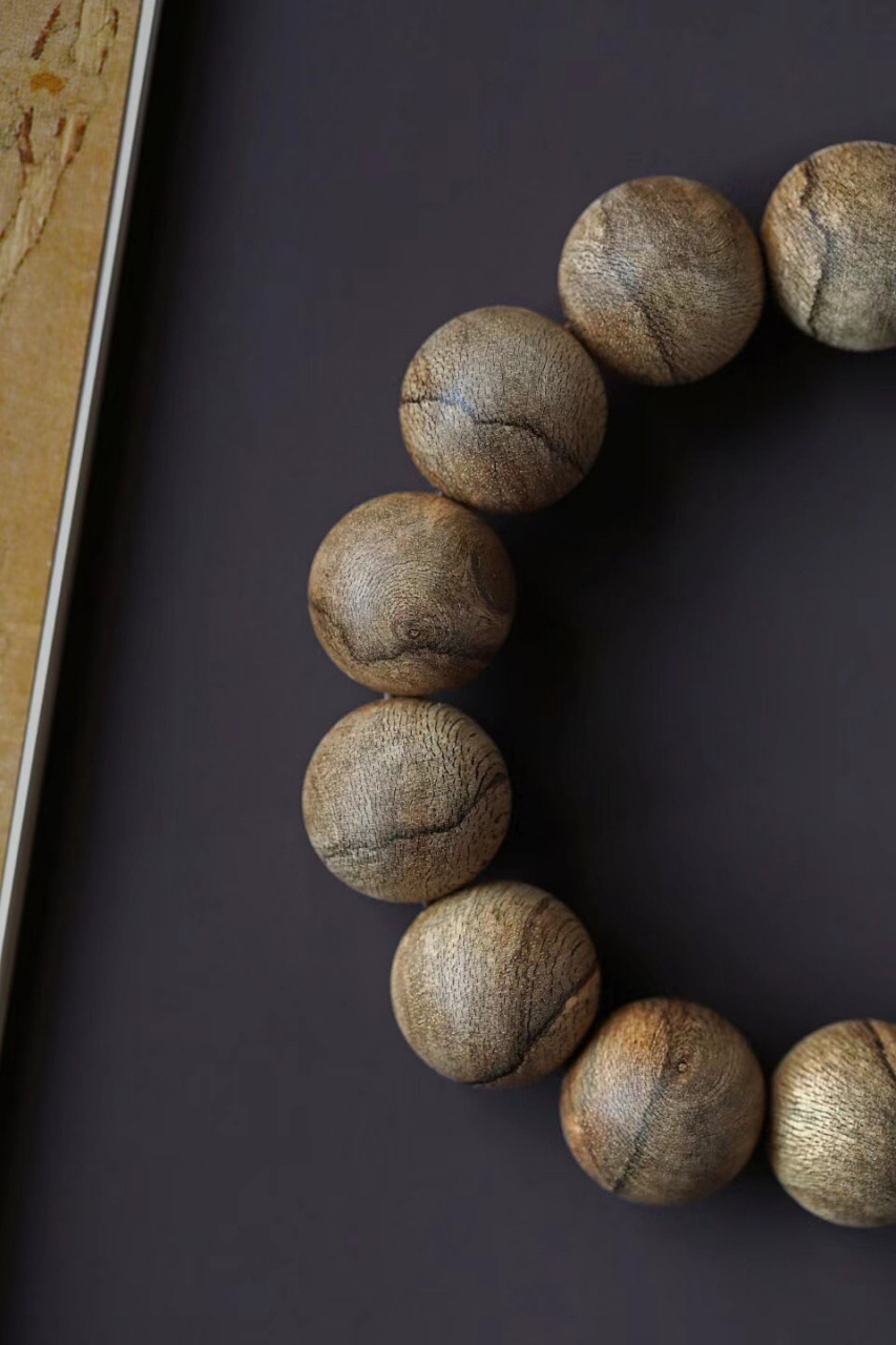 8手串(22~26g)库存7   西马沉香,香韵富有层次而带变化; 清晰黝黑的