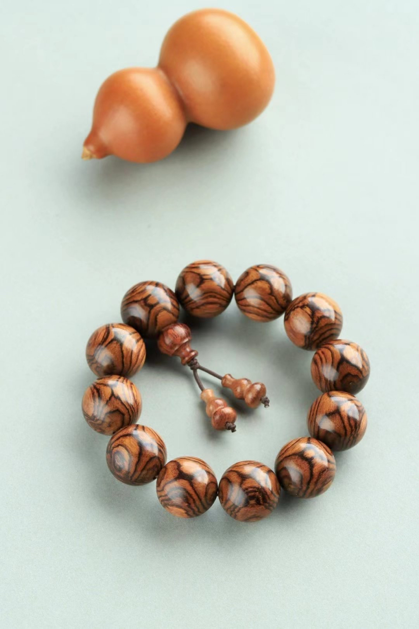 海黄20mm对眼手串 色泽莹润,底色沉稳,天然对眼纹理,颗颗精选,佩戴彰