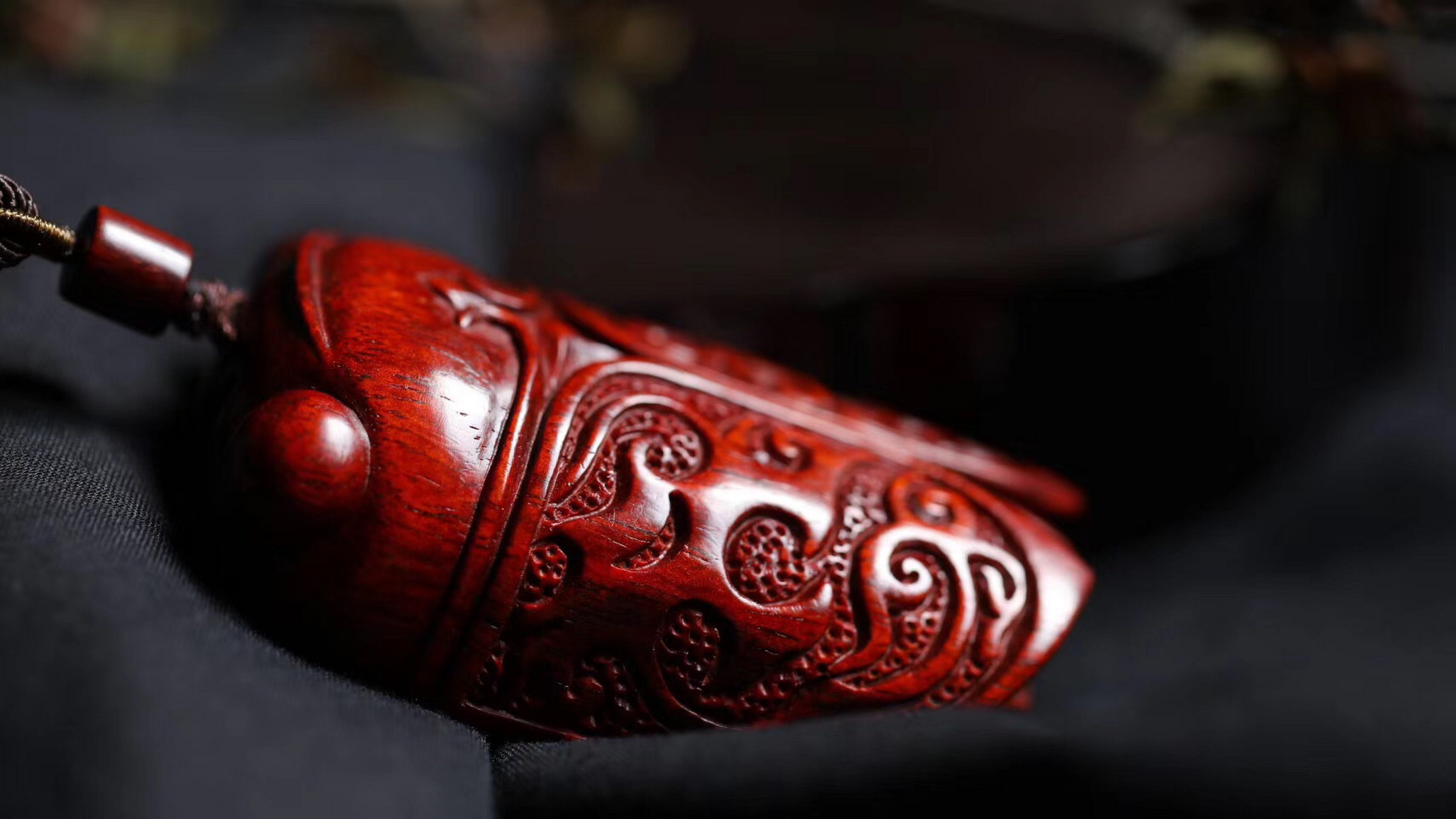 小叶紫檀 | 夔纹蝉 手把件  夔纹蝉东方纹 饮清露品高洁 手持之闲盘玩