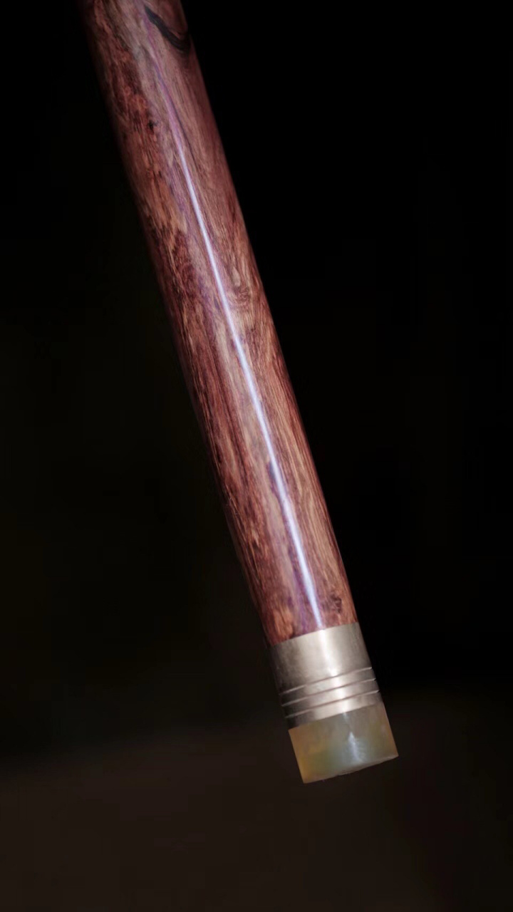 海黄鬼眼虎皮纹 寿杖  色泽莹润,纹理瑰丽,独一无二; 制作精细,弧度