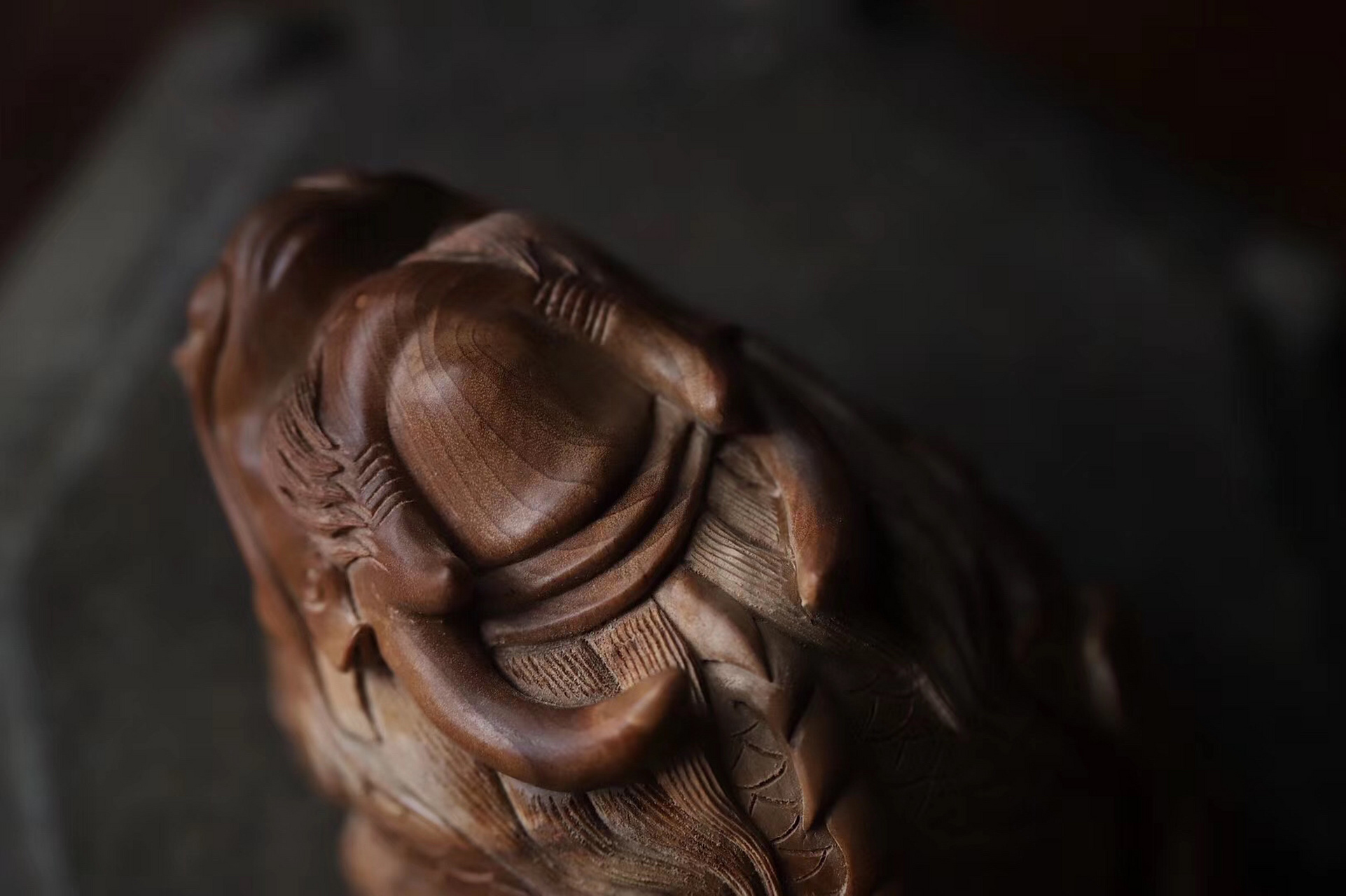 老山檀 | 湘工 鱼化龙  湘工雕作,运刀流畅有力,鳍尾卷浪,鱼龙灵动