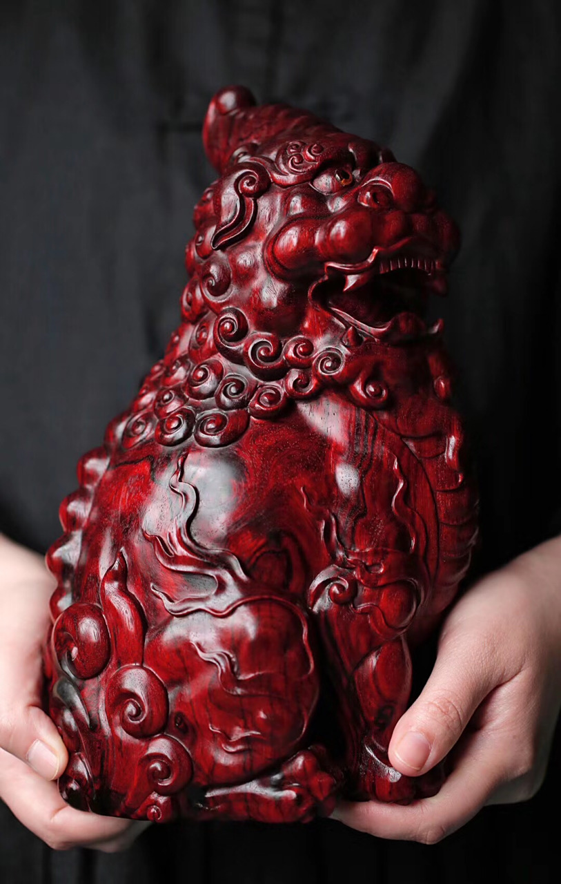 紫檀【狻猊】大摆件  造型威猛而诡谲,身带鳞甲火焰,雄武壮硕, 其形似