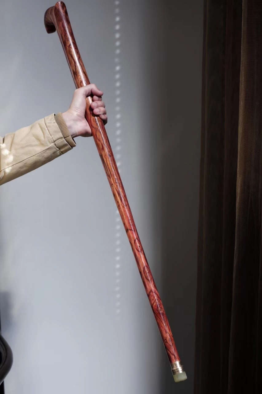 海黄鬼眼纹【寿杖】  精选鬼眼纹海黄,花纹变幻莫测; 扶手幅度采用