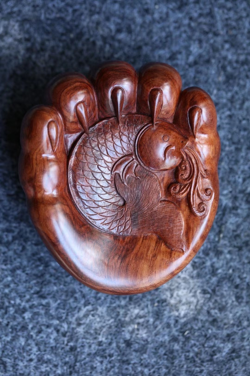 大尺寸,择料优越,质地温润,纹理灵动清晰,莹光饱满