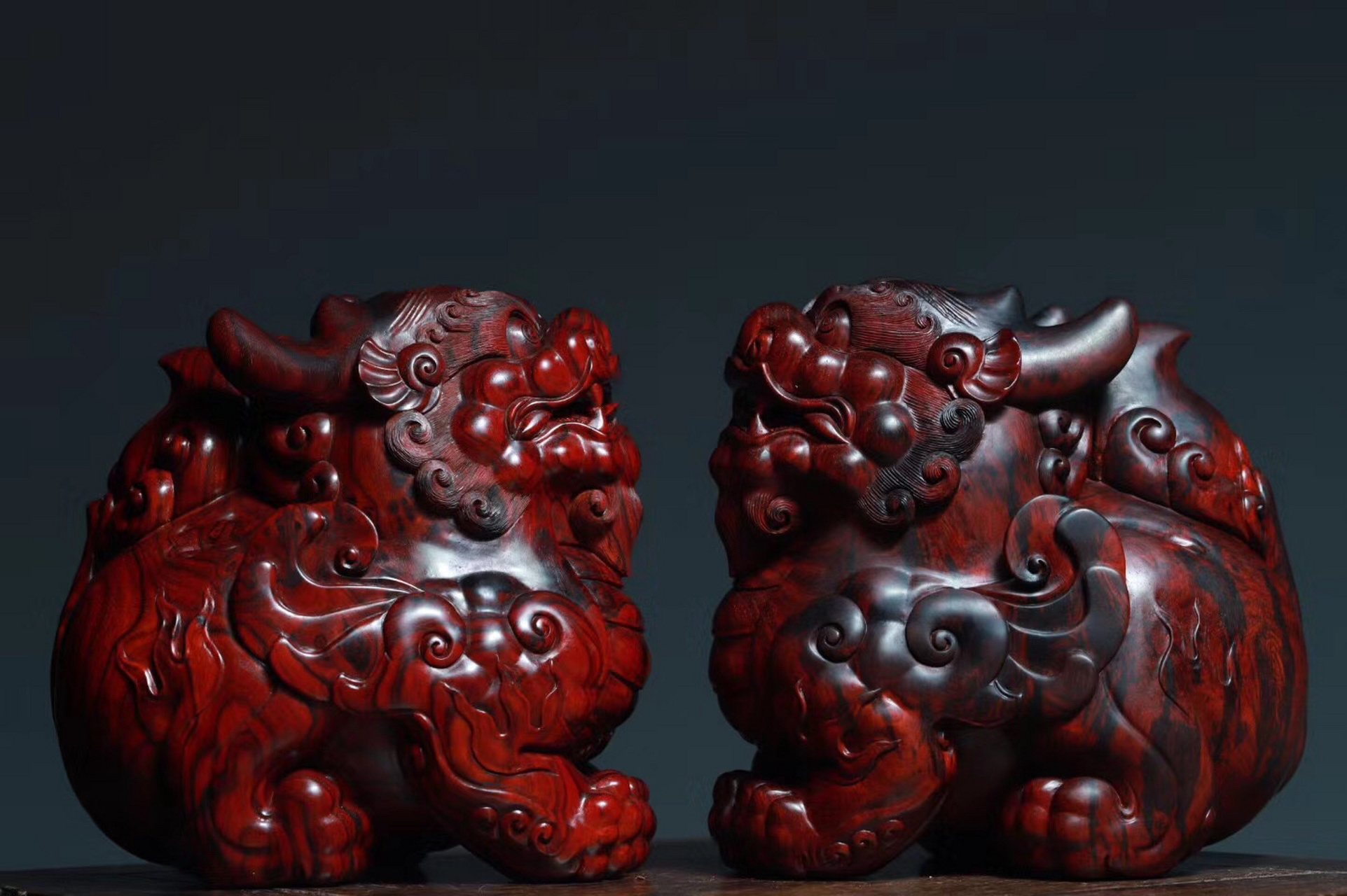 小叶紫檀 | 貔貅  招财瑞兽,貔貅呈坐姿,造型栩栩如生,面部生动,大嘴