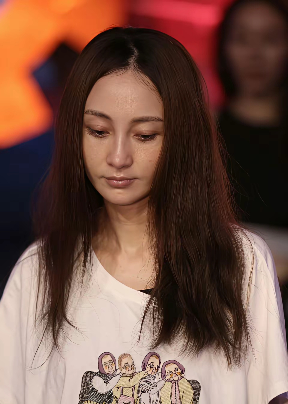 姚笛近照曝光啦!素颜状态还挺不错,穿着打扮很休闲,气质依旧在线