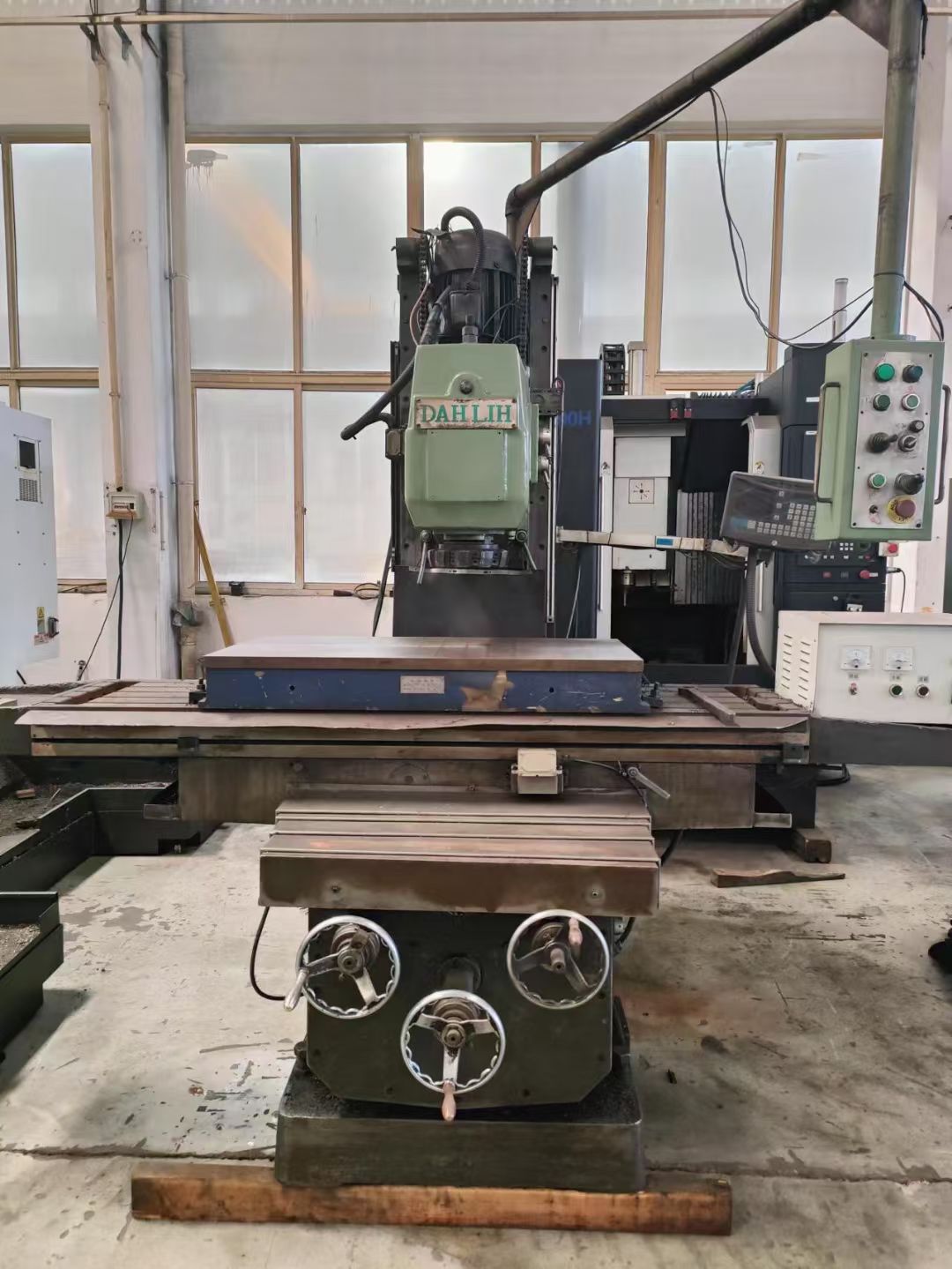 94{特价}台湾大力铣一台,带三轴数显,带大吸盘,工作台450x1800x550