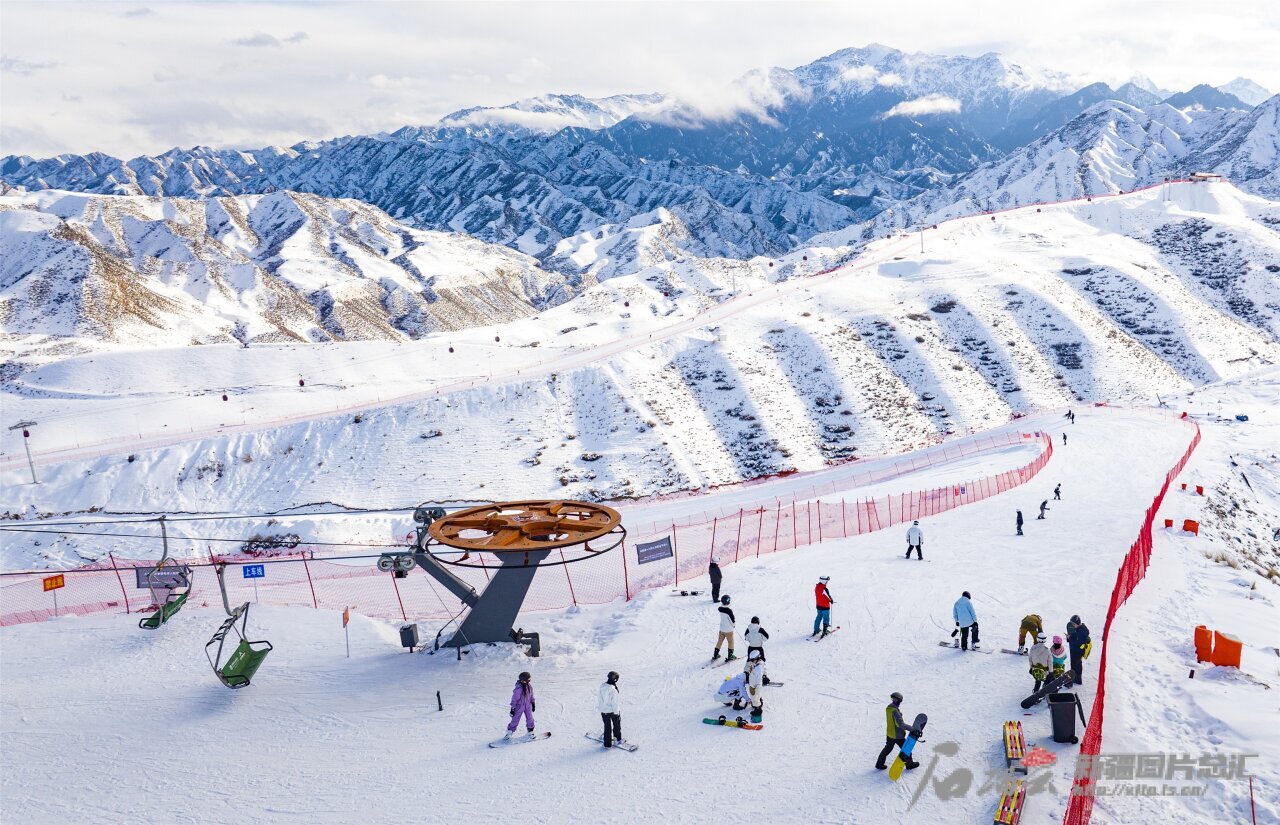 乌鲁木齐蓝天滑雪场图片