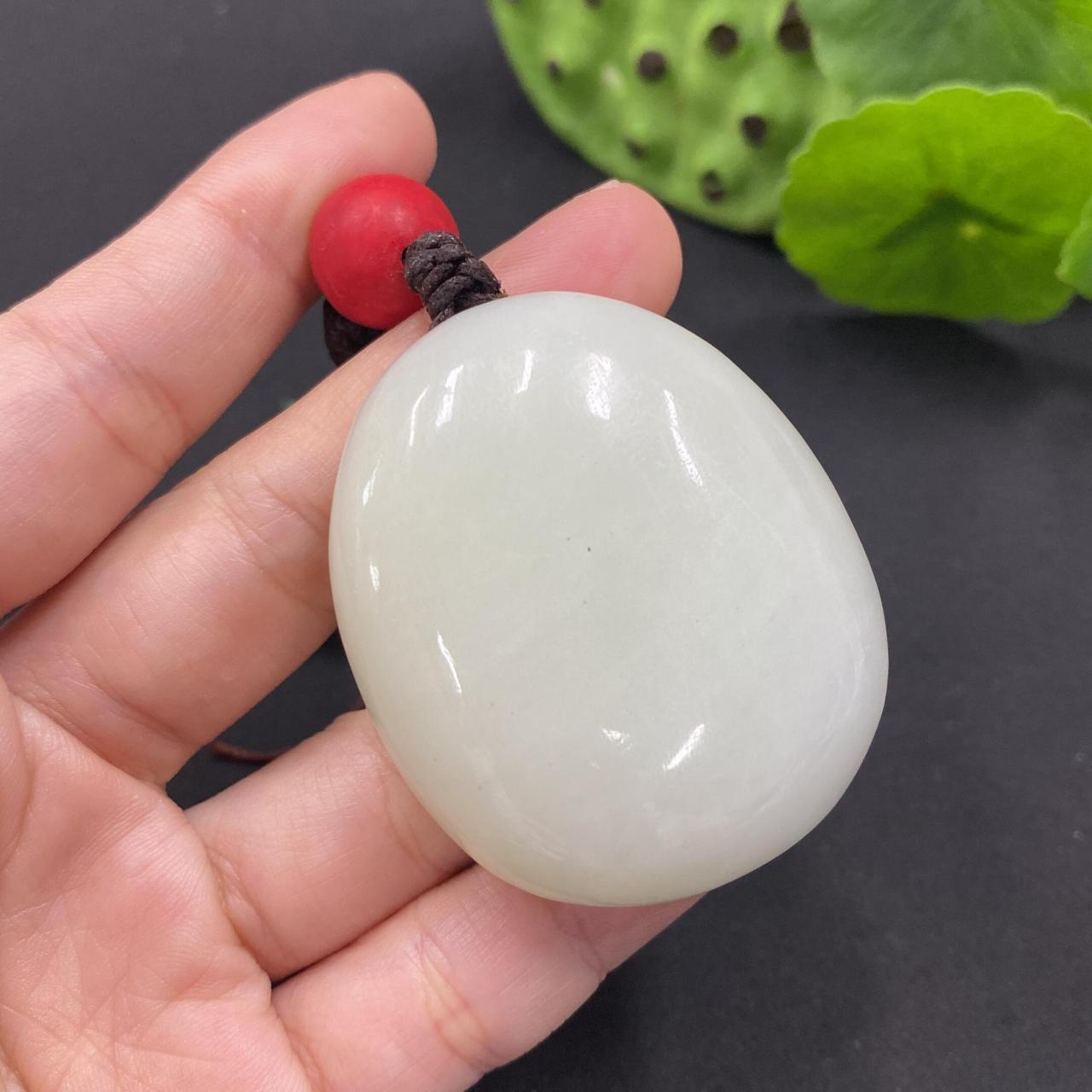 生活百科#    大家来讨论下,和田玉和翡翠,为什么看着都喜欢,而且