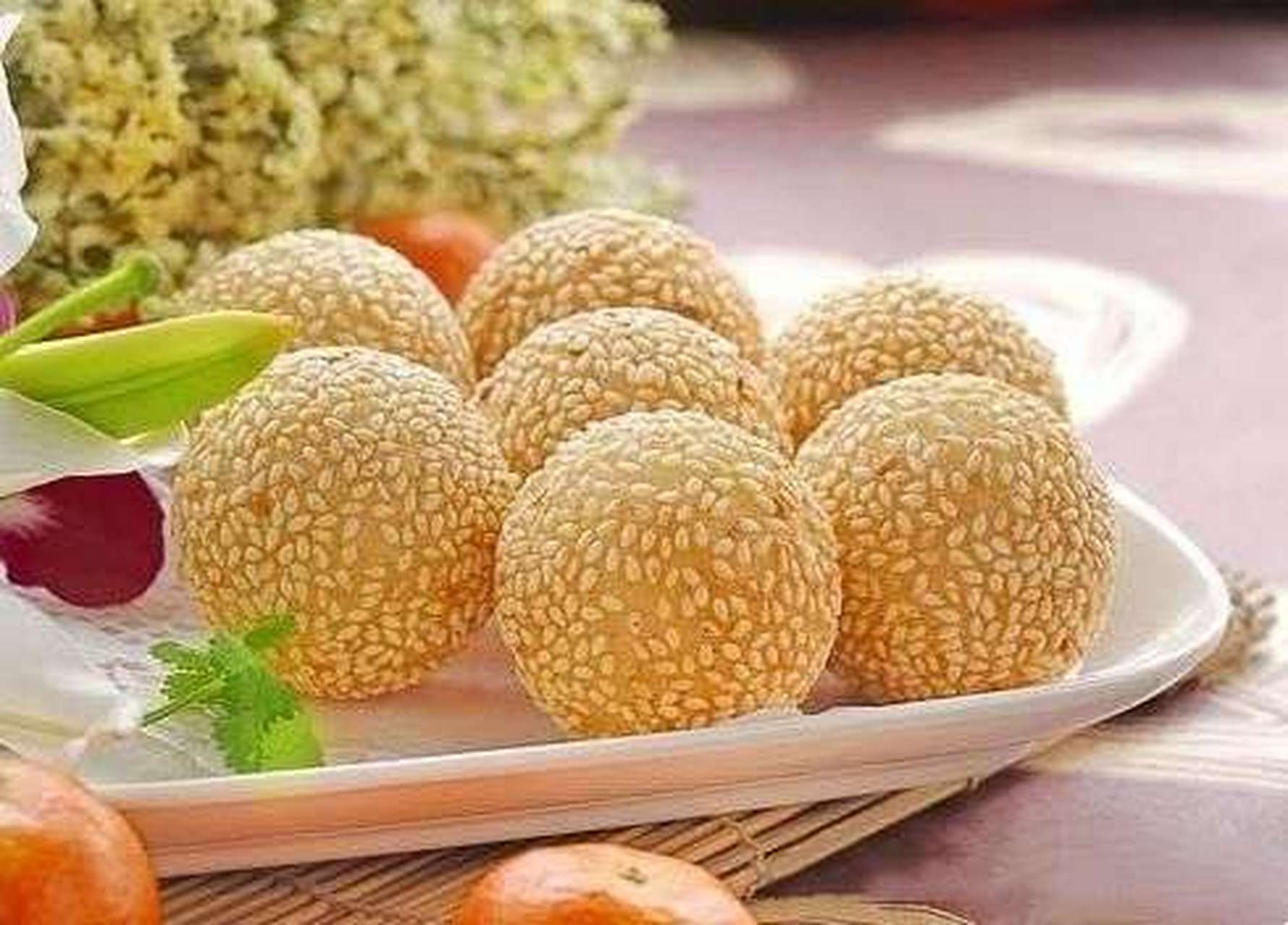 糯叽叽的炸麻团,零失败哦~ 食材: 江米面500克,麻仁50克,白砂糖50克