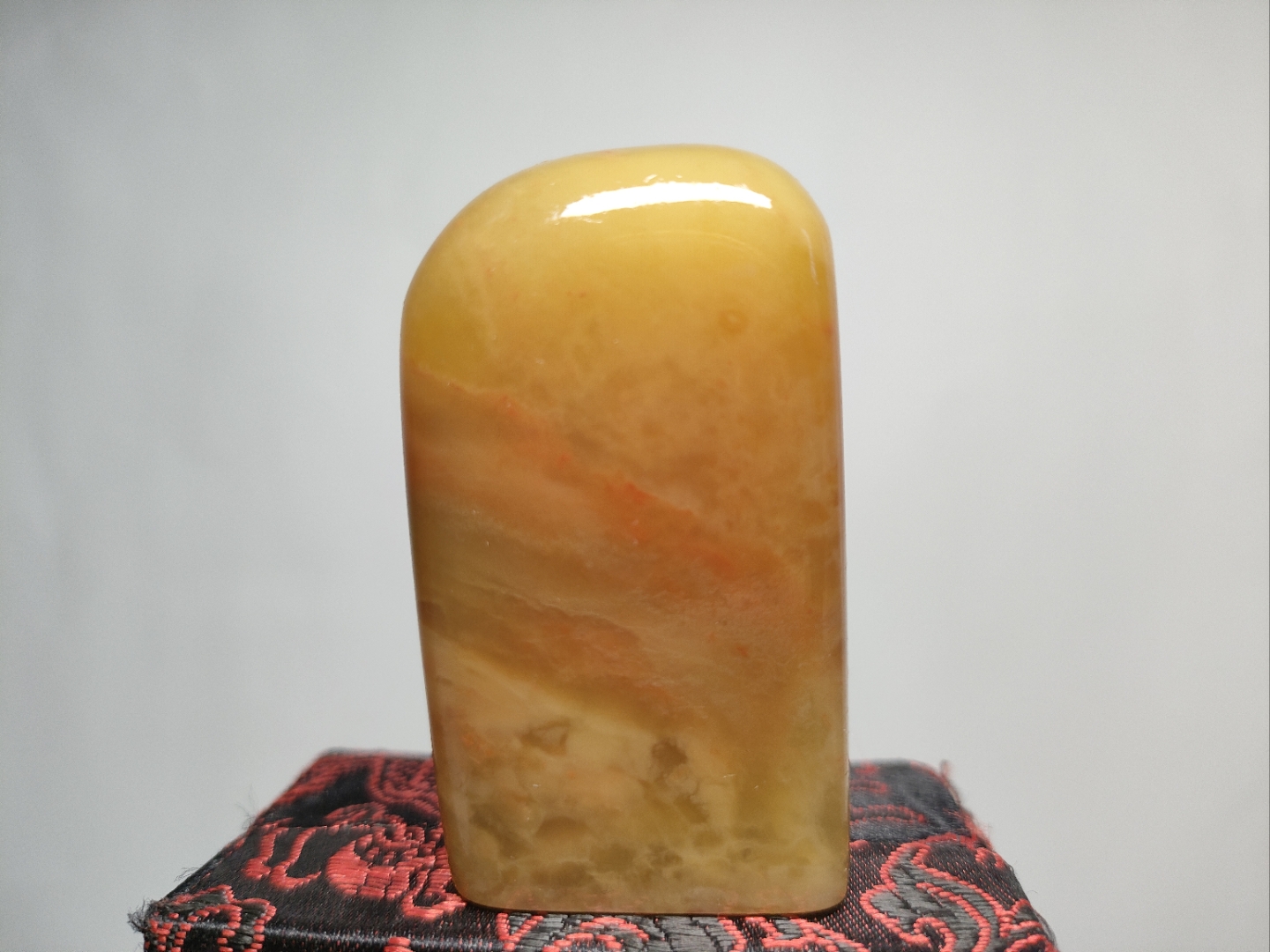 【老田黄冻石】有皮 (红)格(萝卜丝)纹    规格3.2722.