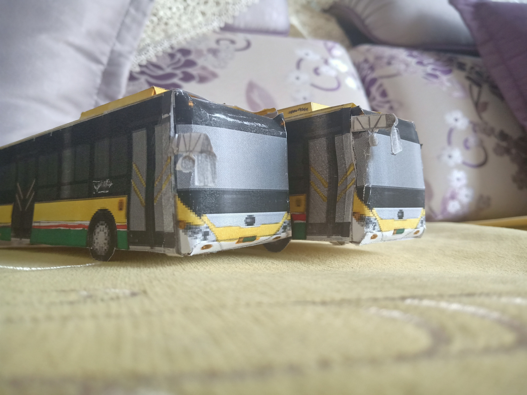 乌鲁木齐brt公交车纸模型图纸