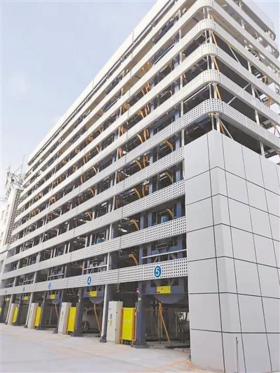 保定一智能立体停车楼试运营,可实现一键停车,取车 智能立体停车楼为
