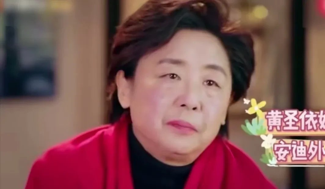 黄圣依的妈妈邓传理说:我爷爷邓孝可,是个革命家,也是个媒体人,我爸爸