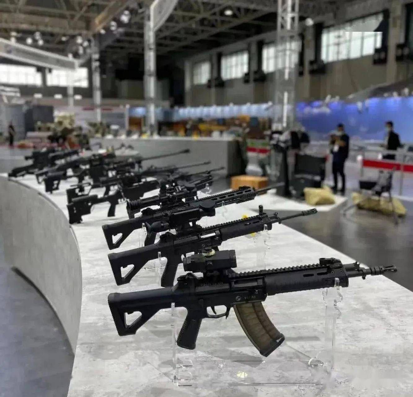 中国20式枪族力量之美