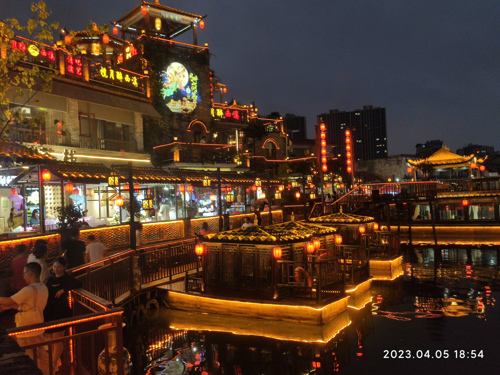 东莞寮步西溪古村夜景图片