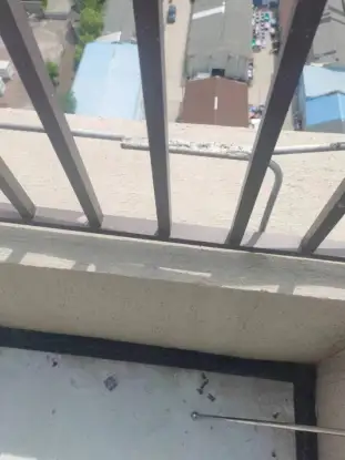 当面指出屋面避雷焊接是单面焊有问题,应该是栏杆防雷接地屋面栏杆