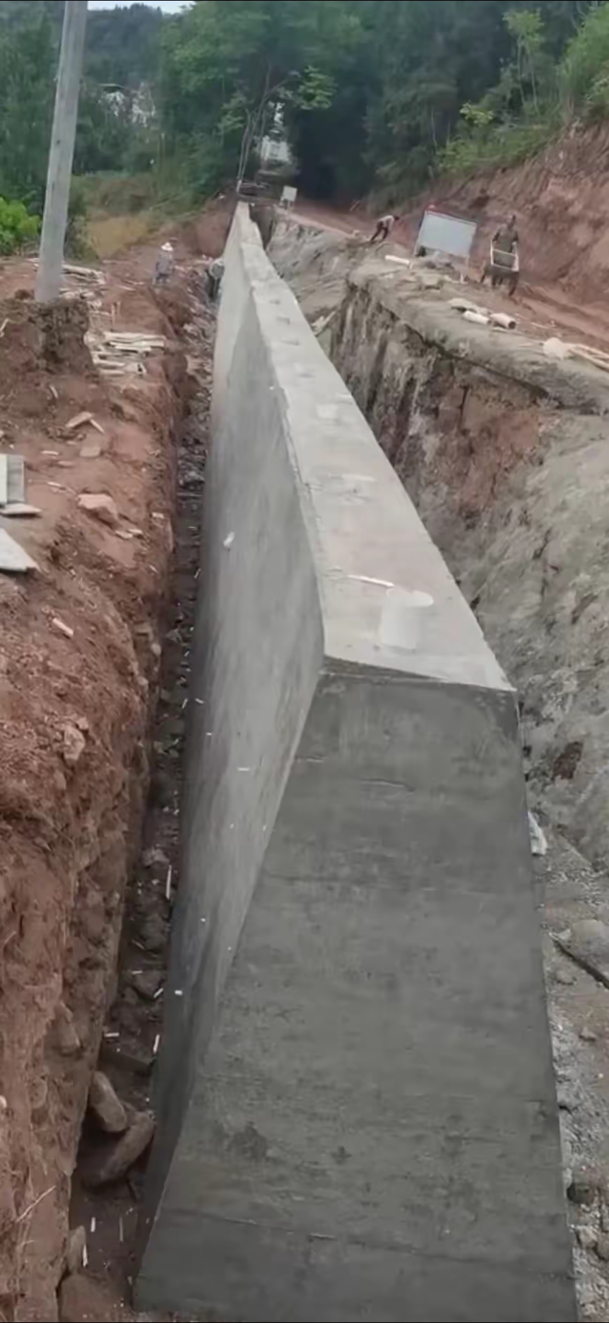 很多重力式挡土墙混凝土挡土墙重力式挡墙钢筋混凝土挡土墙重力式挡土