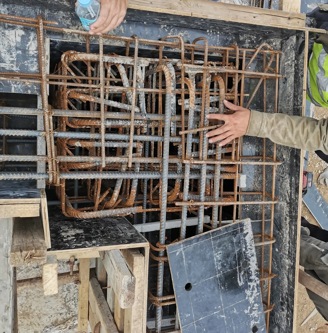 柱钢筋图集钢筋柱子标准图钢结构柱子基础预埋件短柱钢筋封头做法图集