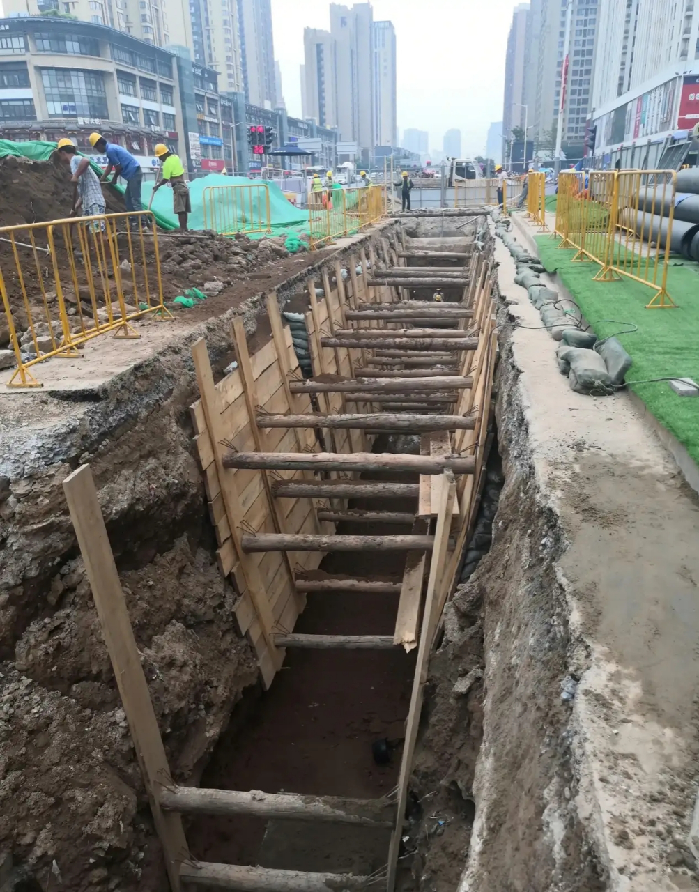 但实际施工中,很多单位对沟槽支护不重视,如果沟槽支护都按这样的要求