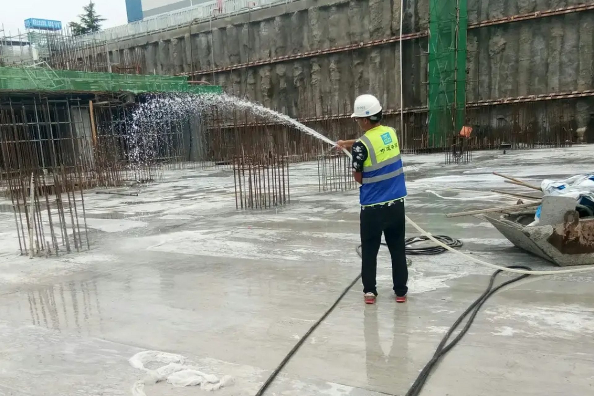 混凝土洒水养护需要多长时间?应区别对待!