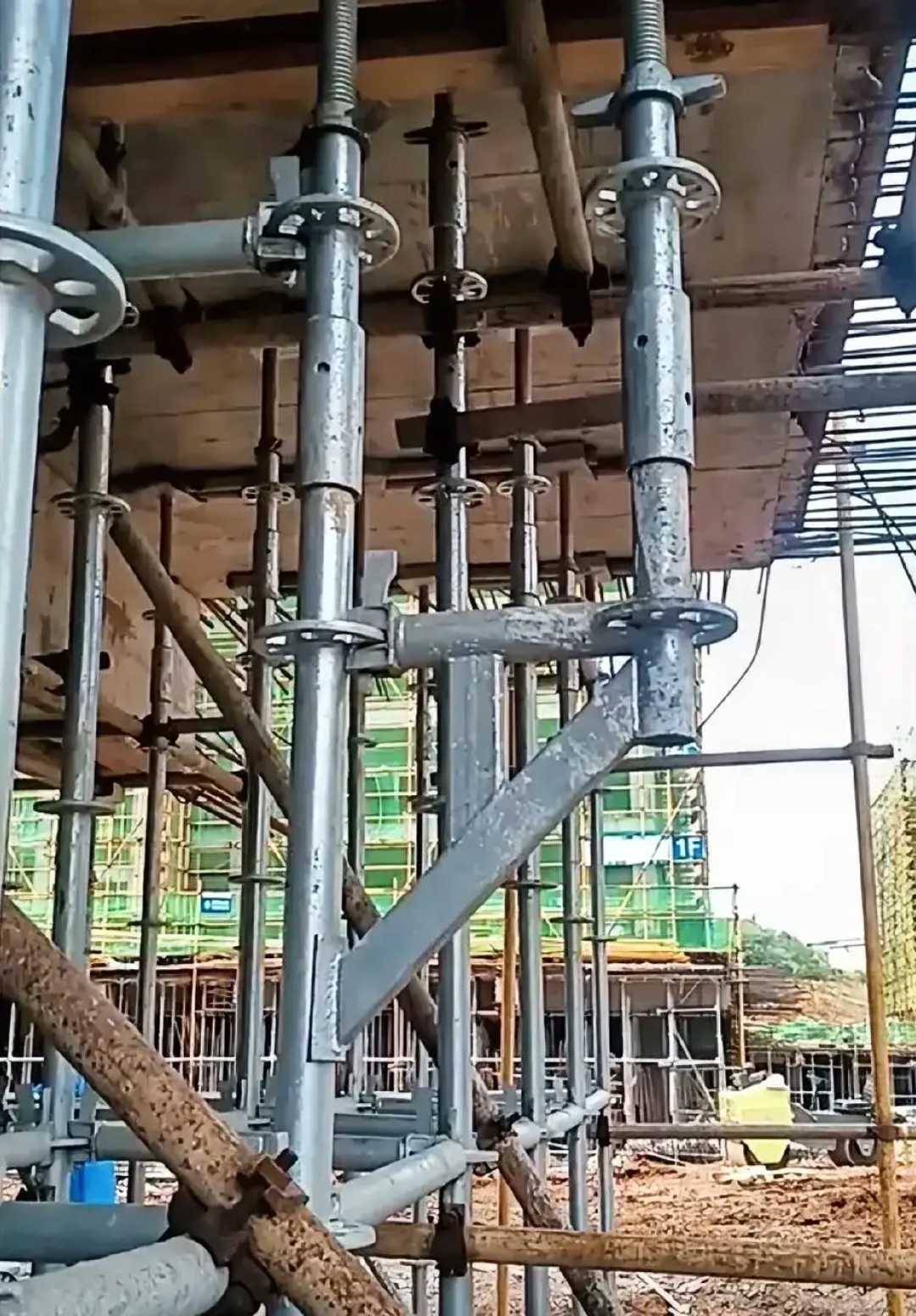 我干了十几年工地,从来没见过,也没用过这个东西