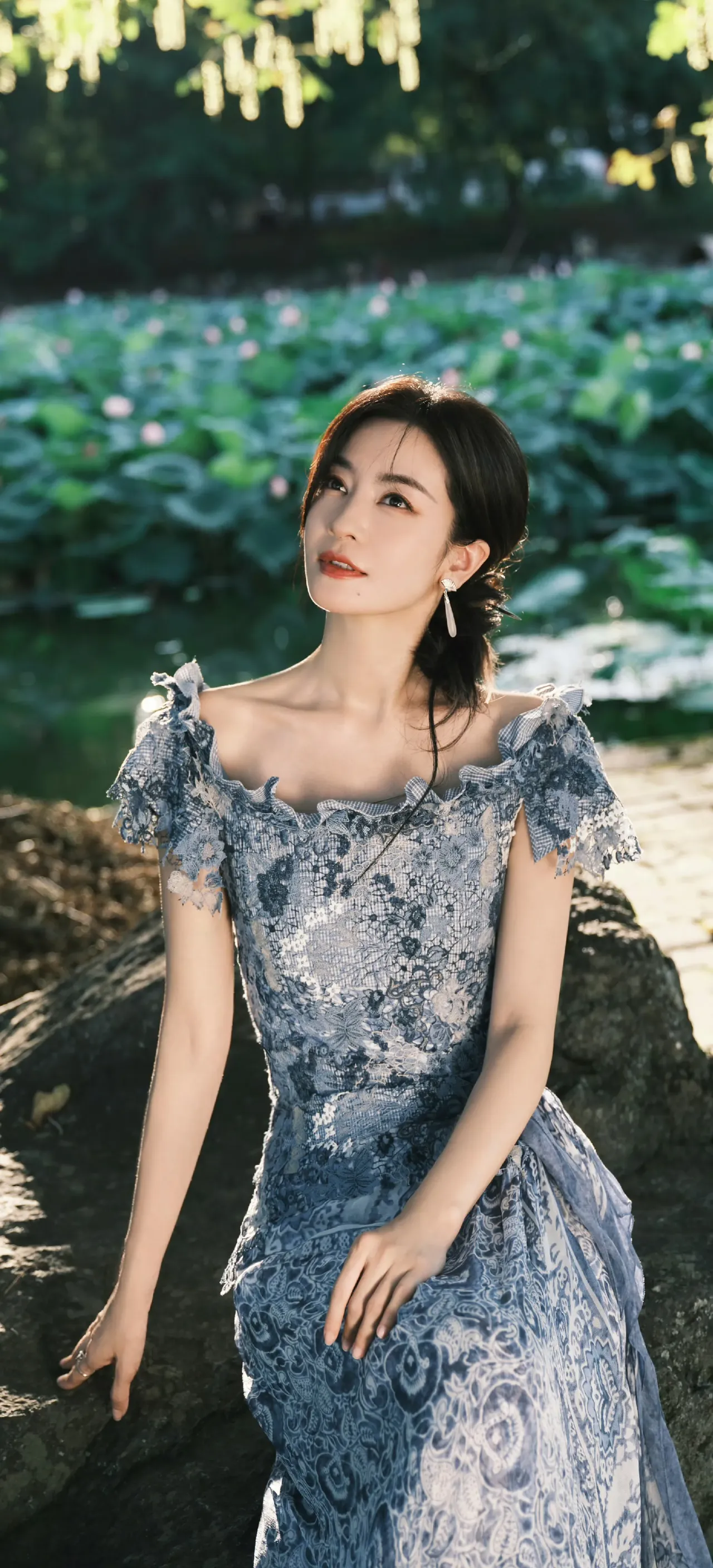 美女壁纸～小姐姐一袭蓝裙,知性优雅气质大方