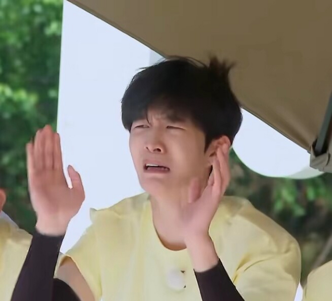 显眼包范丞丞,你爱了吗?#这真的不是范丞丞吗# #搞笑# #壁纸