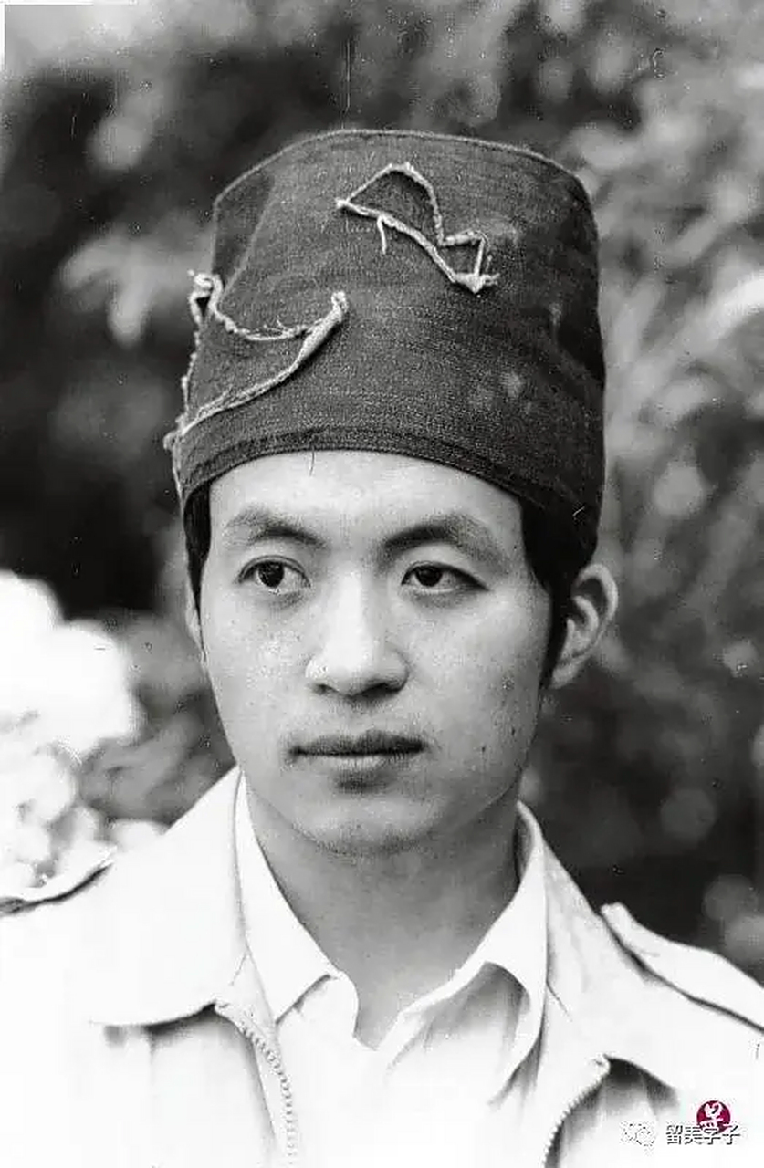 活在童话的作家|顾城  名人评论总结:      顾城是朦胧诗派的重要诗人