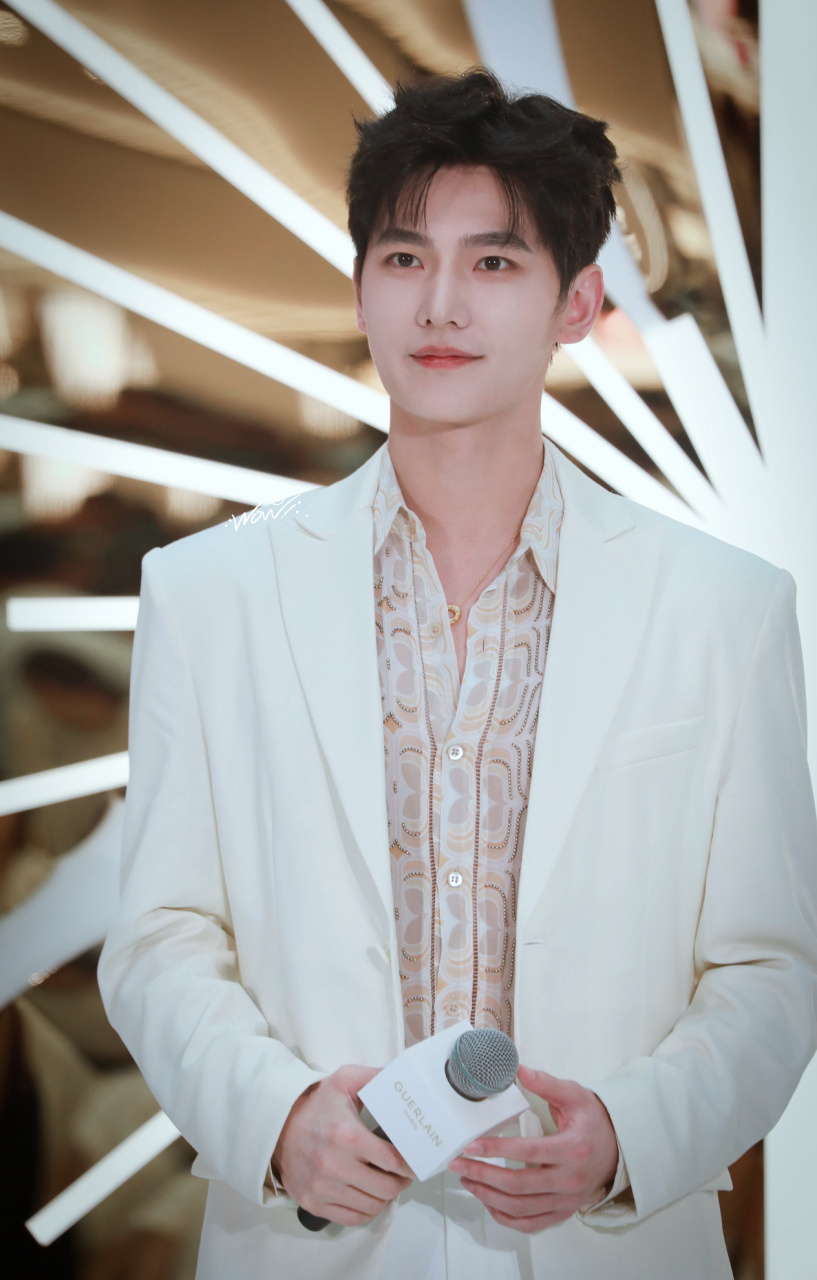 杨洋娇兰活动太帅啦