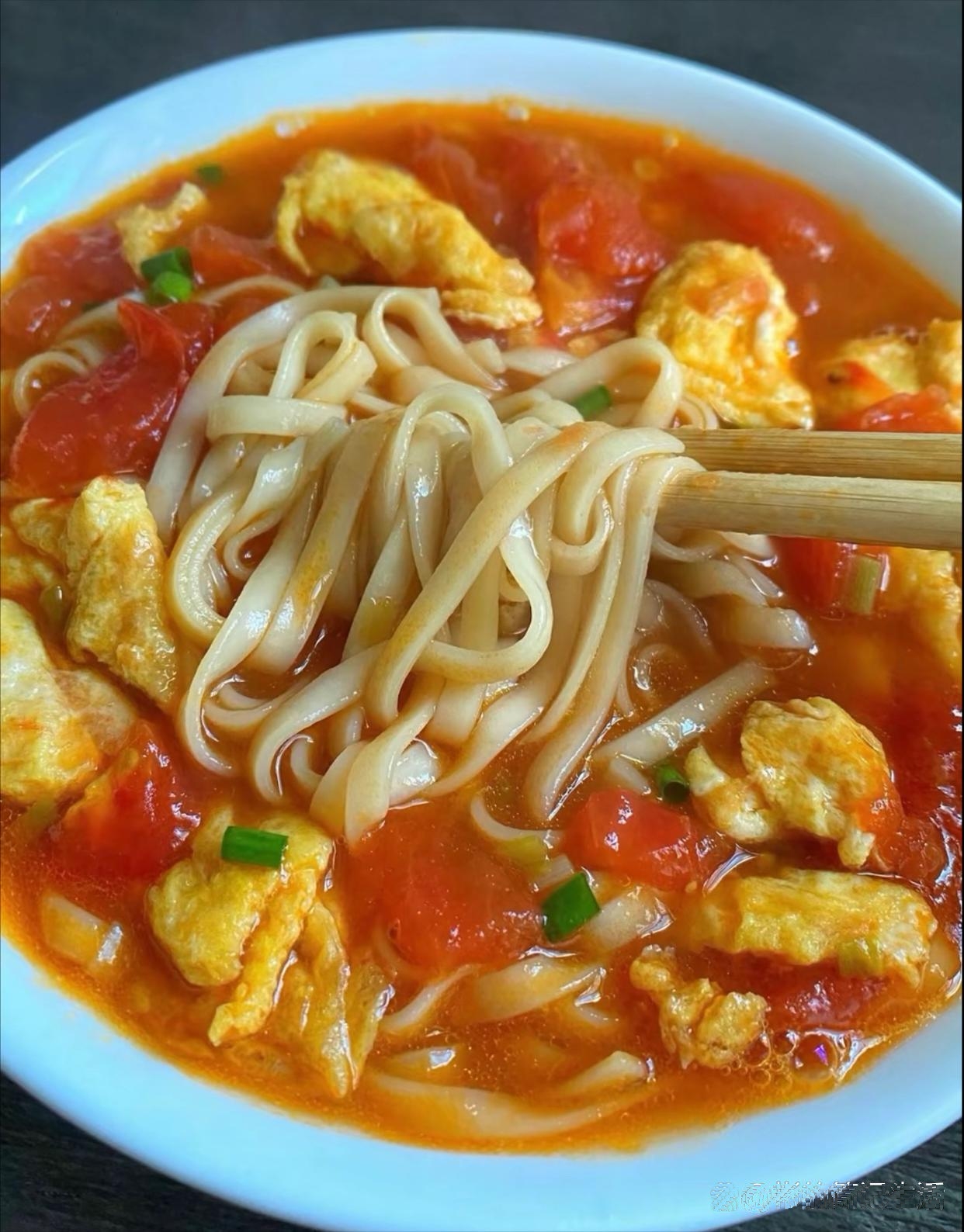 这些日子我察觉到一件怪事,真的很奇特,老婆在家和