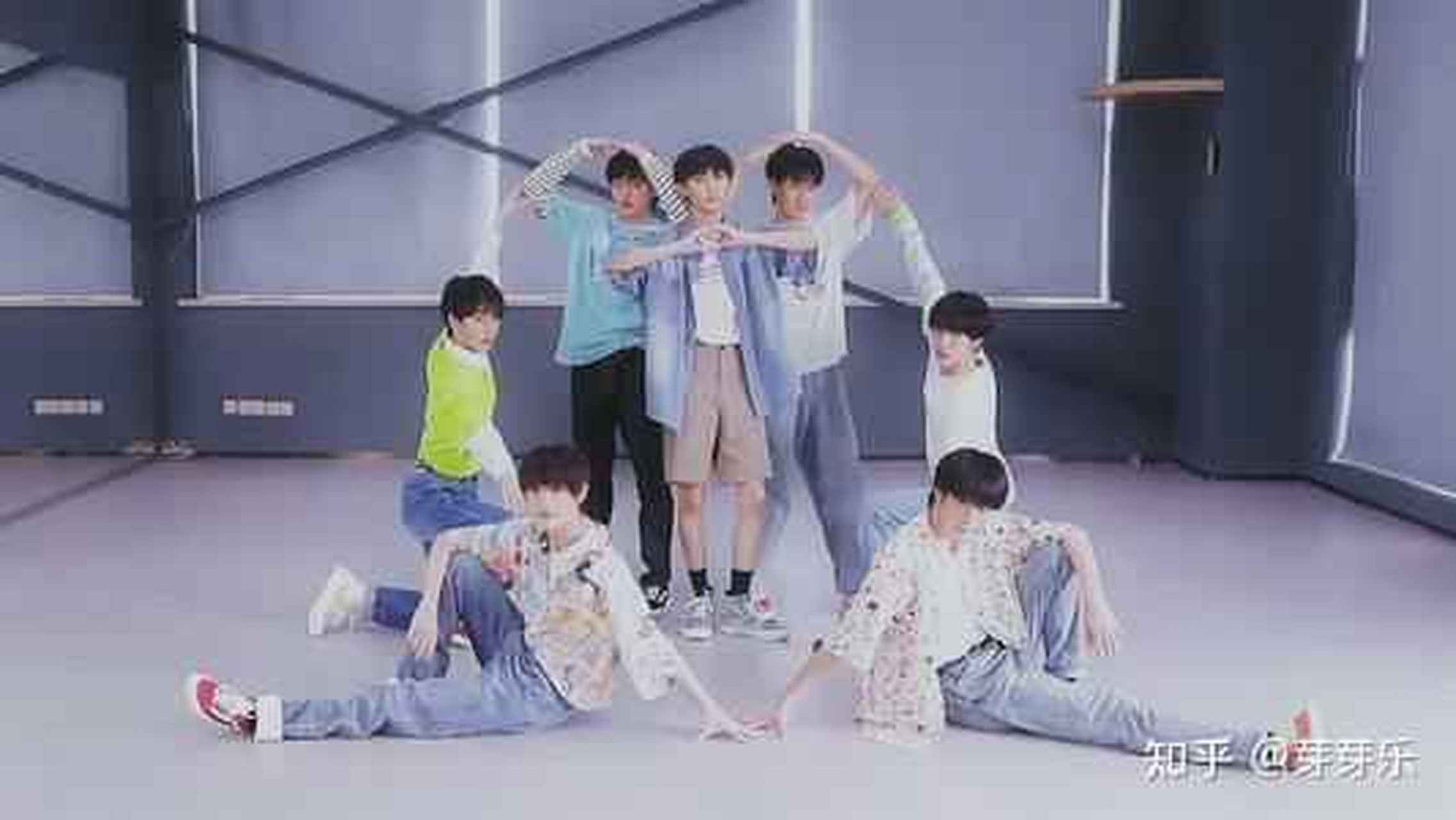 时代少年团的比心