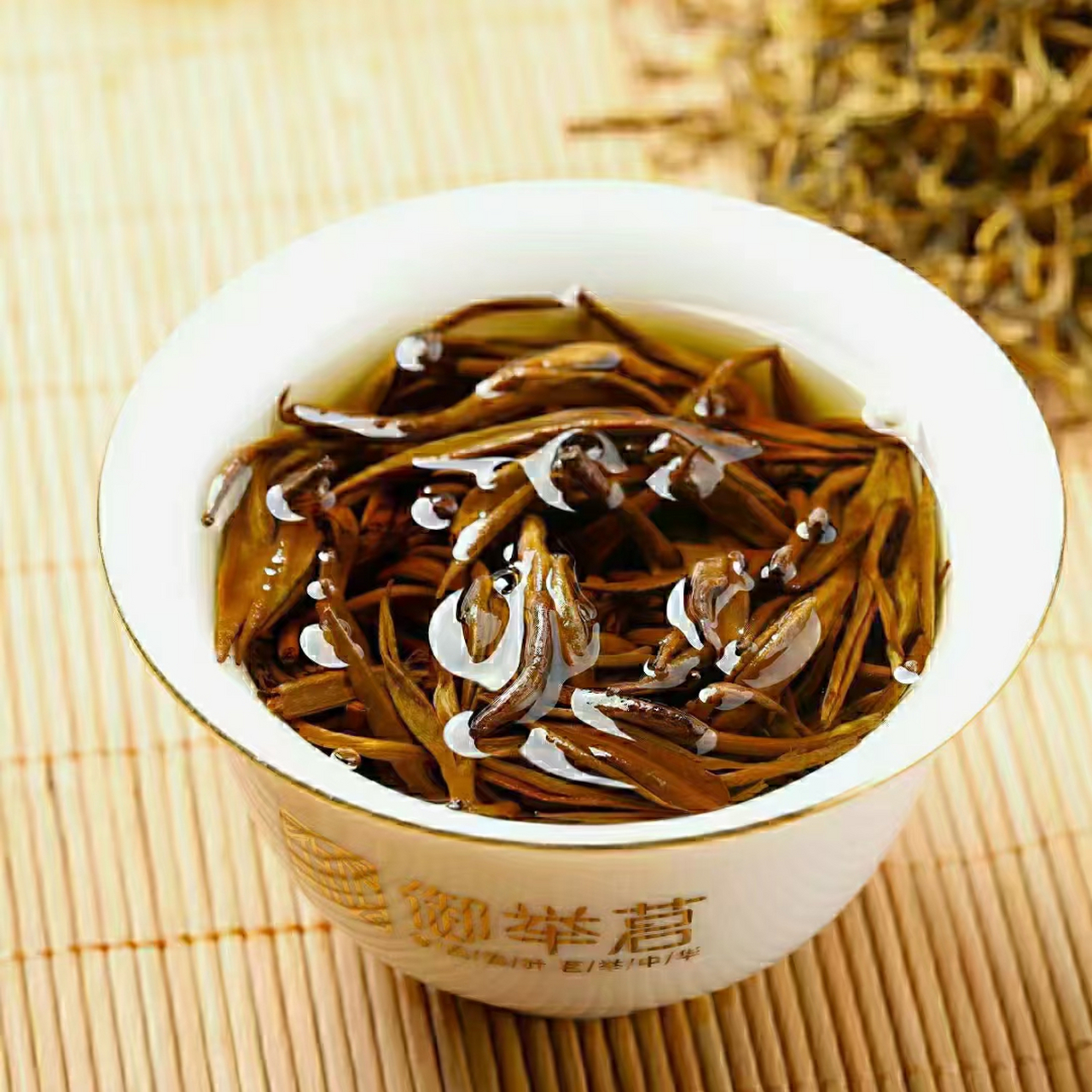 凤庆滇红金芽,93茶香四溢,汤色金黄95芽头嫩肥完整97清澈明亮