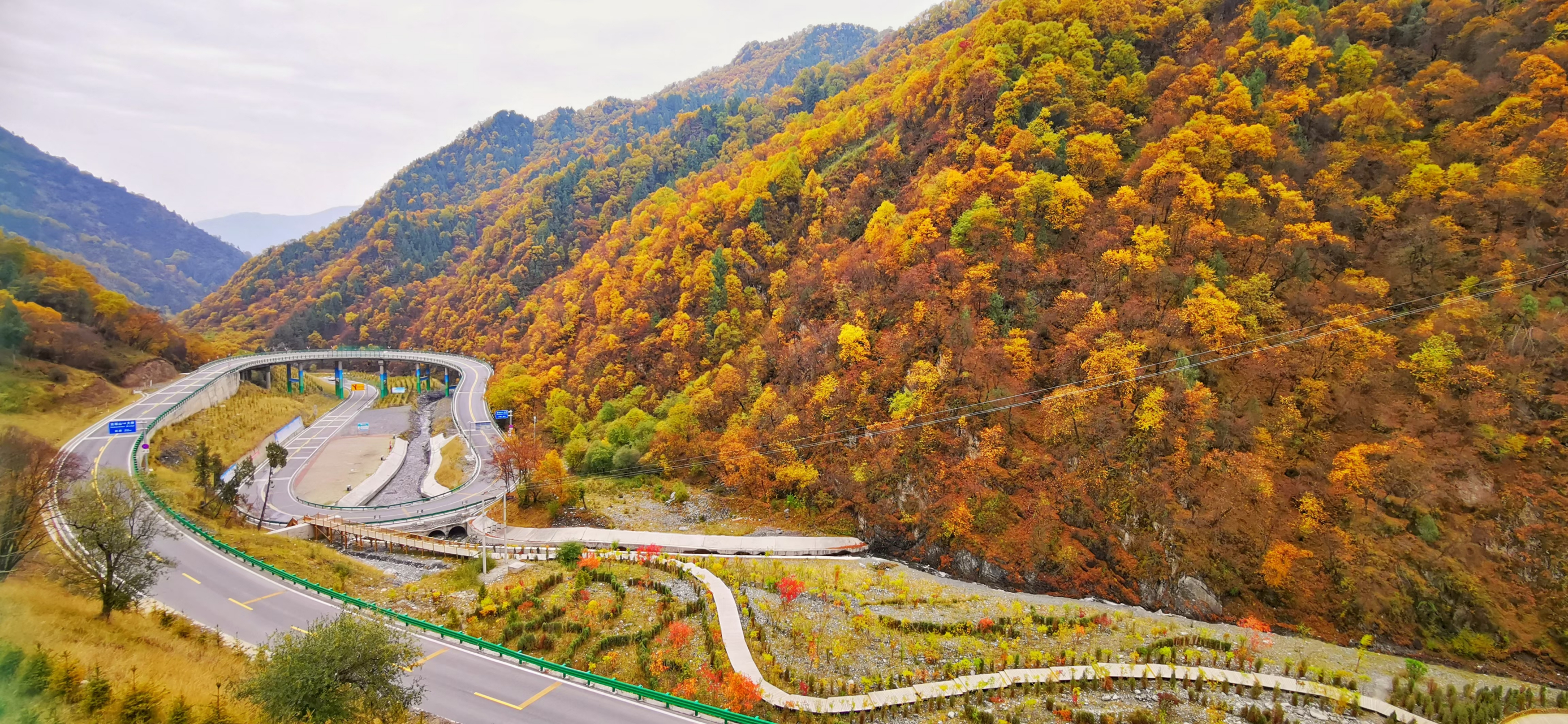 互助北山十二盘秋景图图片