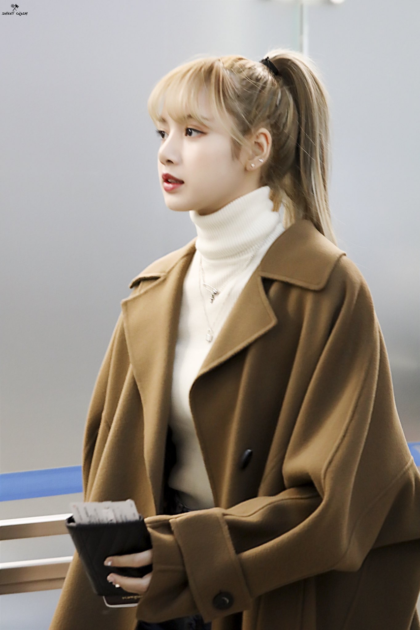 black pink      lisa