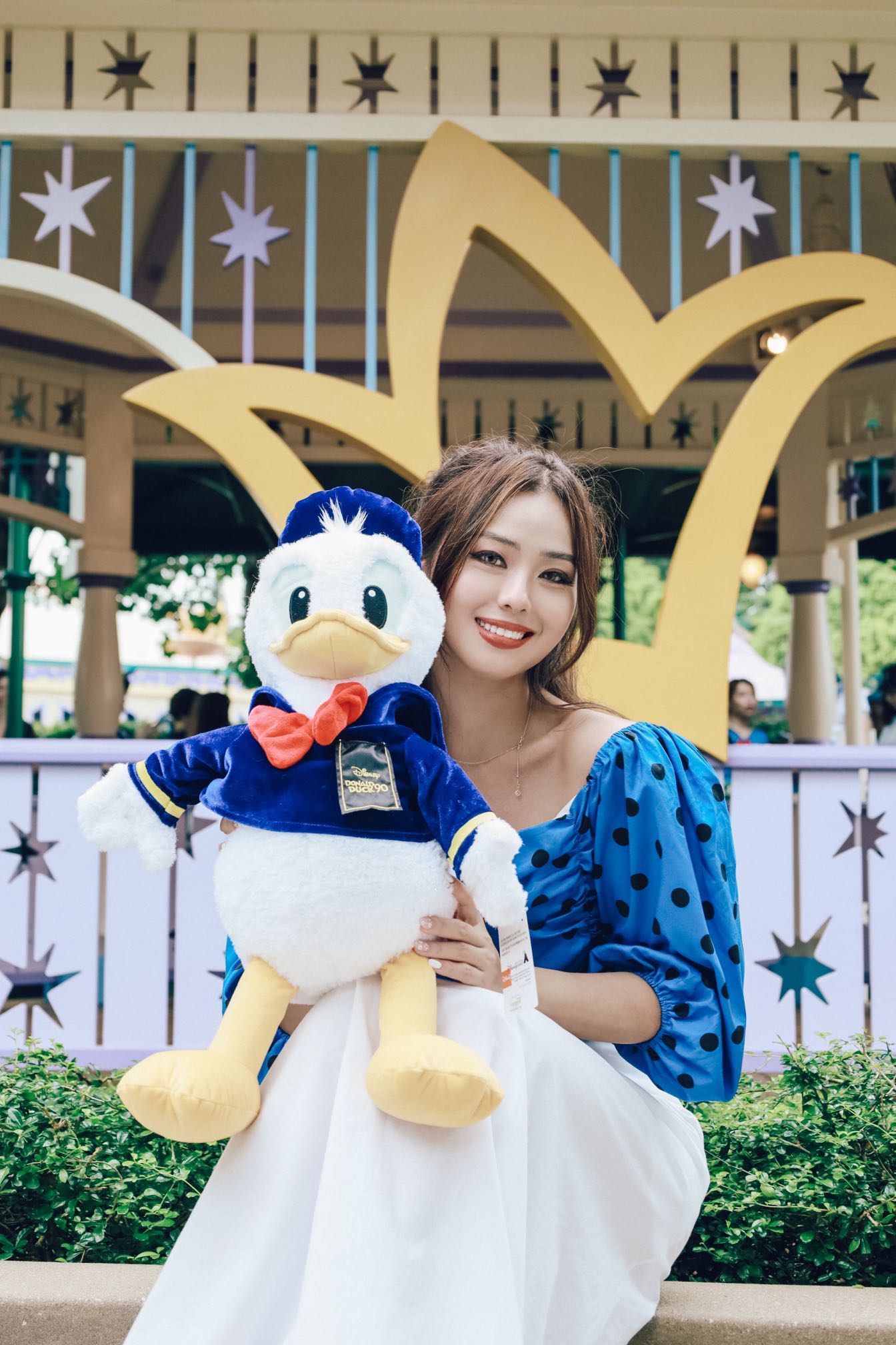 "这个夏天,香港迪士尼乐园等着你来圆童话梦啦!