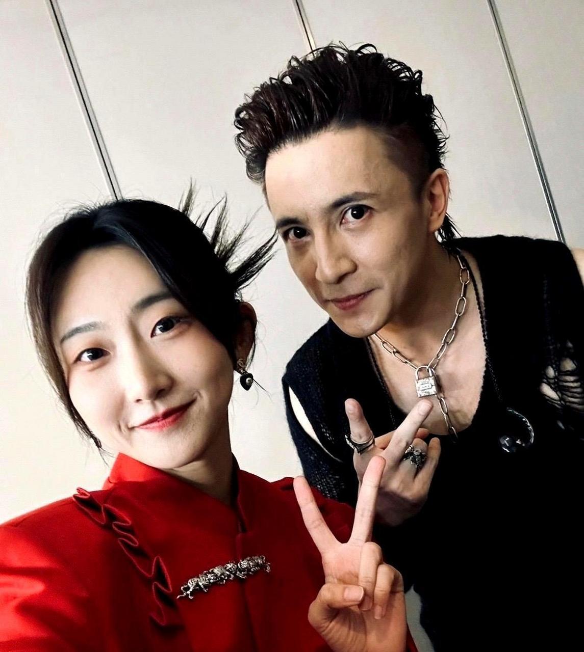 薛之谦瘦的都脱像了