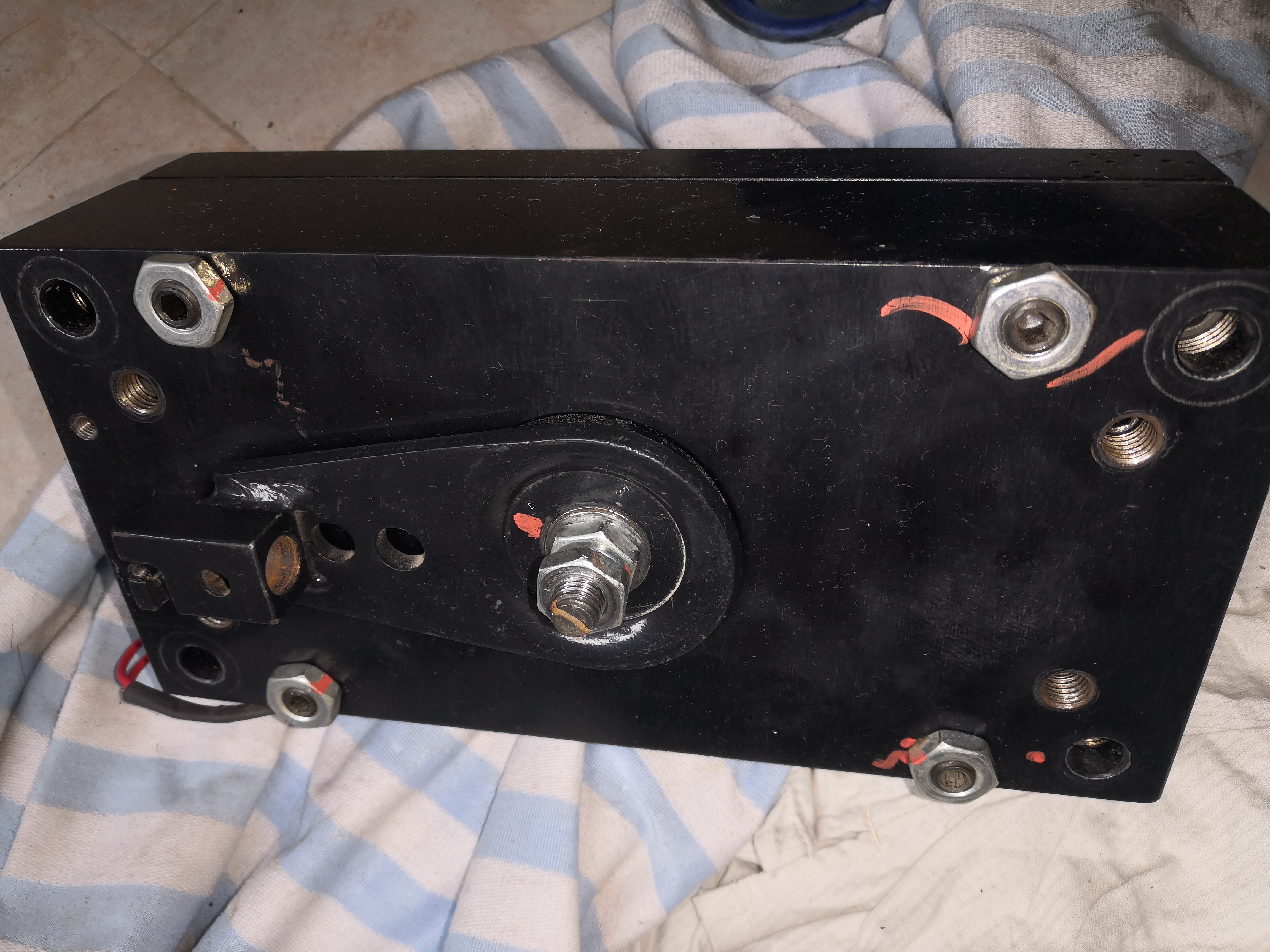 电梯块式制动器分解图