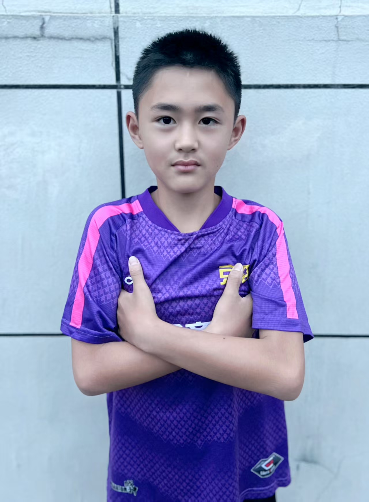 在足球场上,拼搏不仅仅体现在身体的对抗和技术