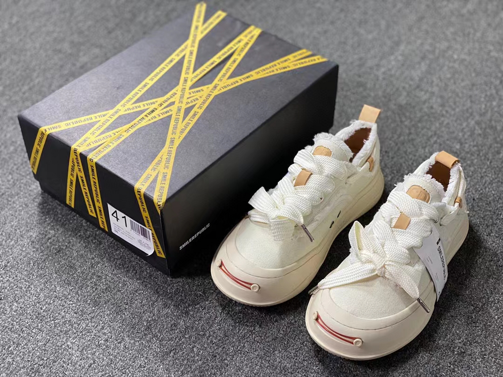 吴建豪开口笑4色重磅福利!#潮牌# #潮流# #鞋子