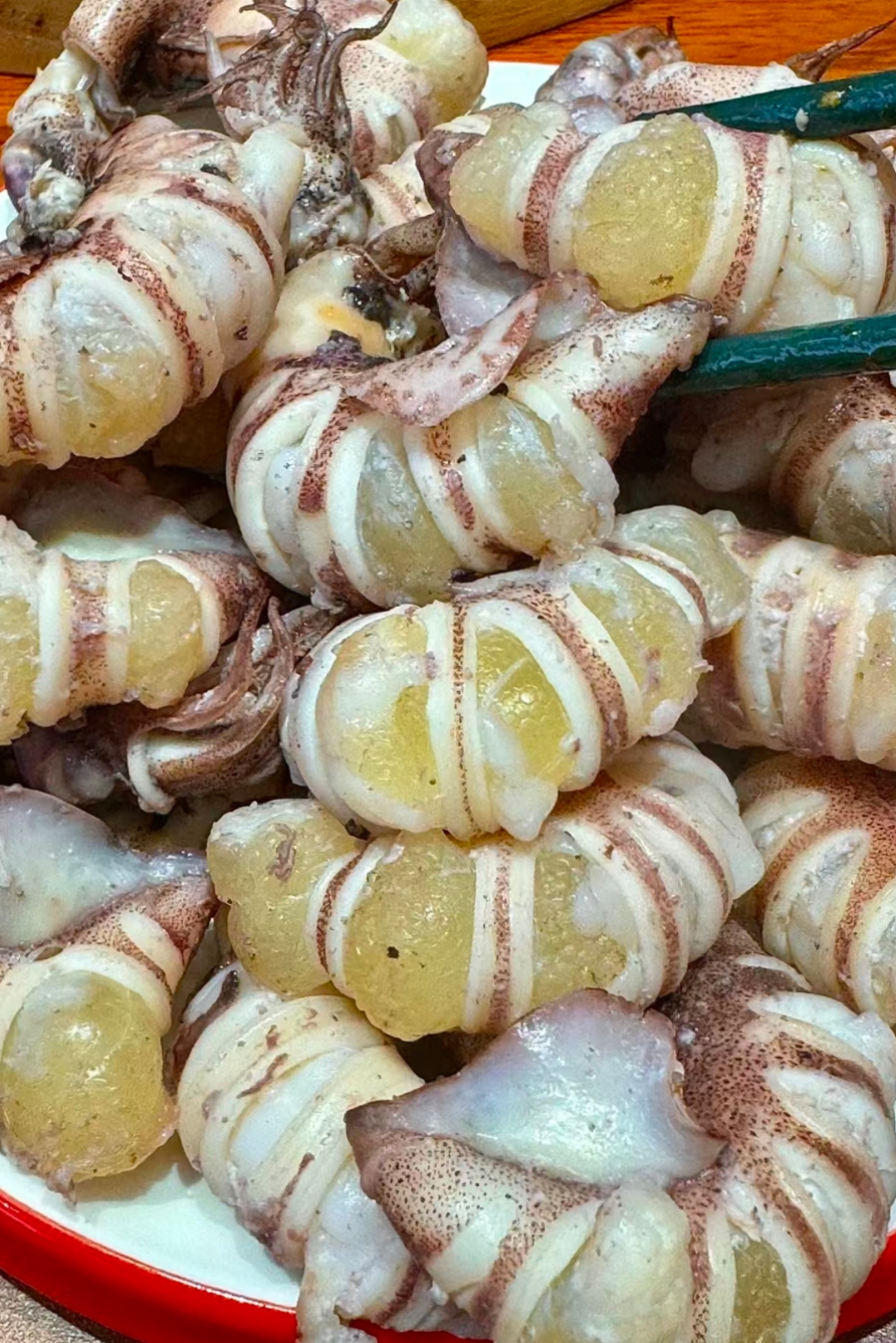 那是笔管鱼籽,颗颗饱满.