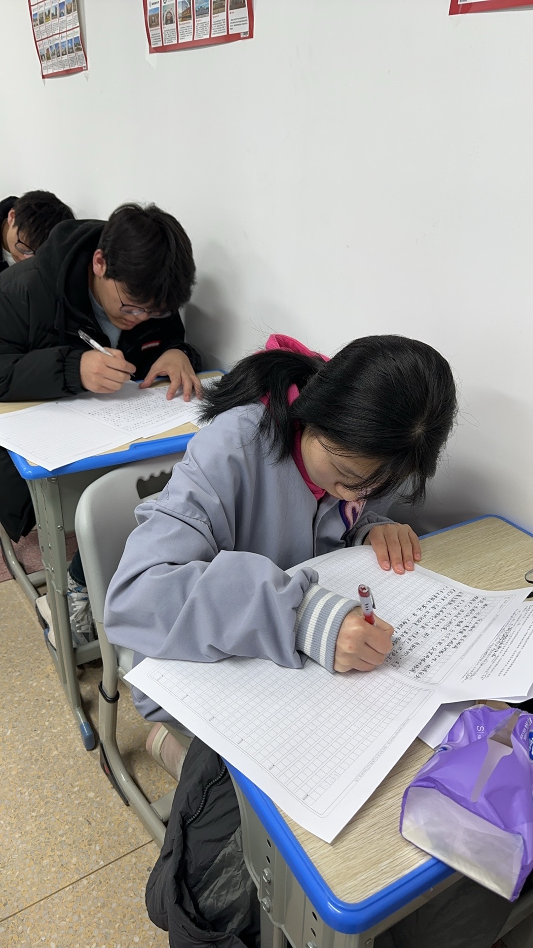 学习女孩的日常,专注的样子真美!