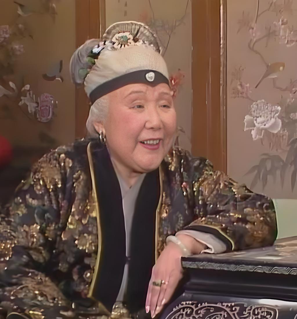 贾母只能装不知道,因为她已经无能无力了